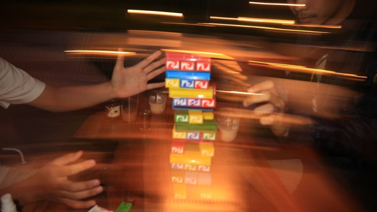 How to Host a Fun Game Night with Arcade Room